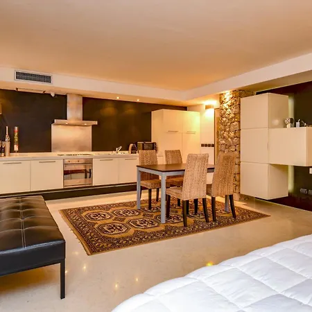 Apartmán Valand Romantic Luxury On Lake Garda -