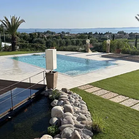 Апартаменты Valand Romantic Luxury On Lake Garda -