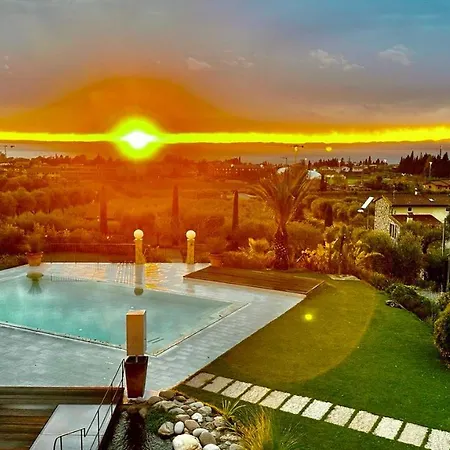 Апартаменты Valand Romantic Luxury On Lake Garda -